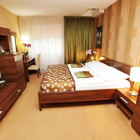 City Hotel Nitra With Free Parking Rum bild