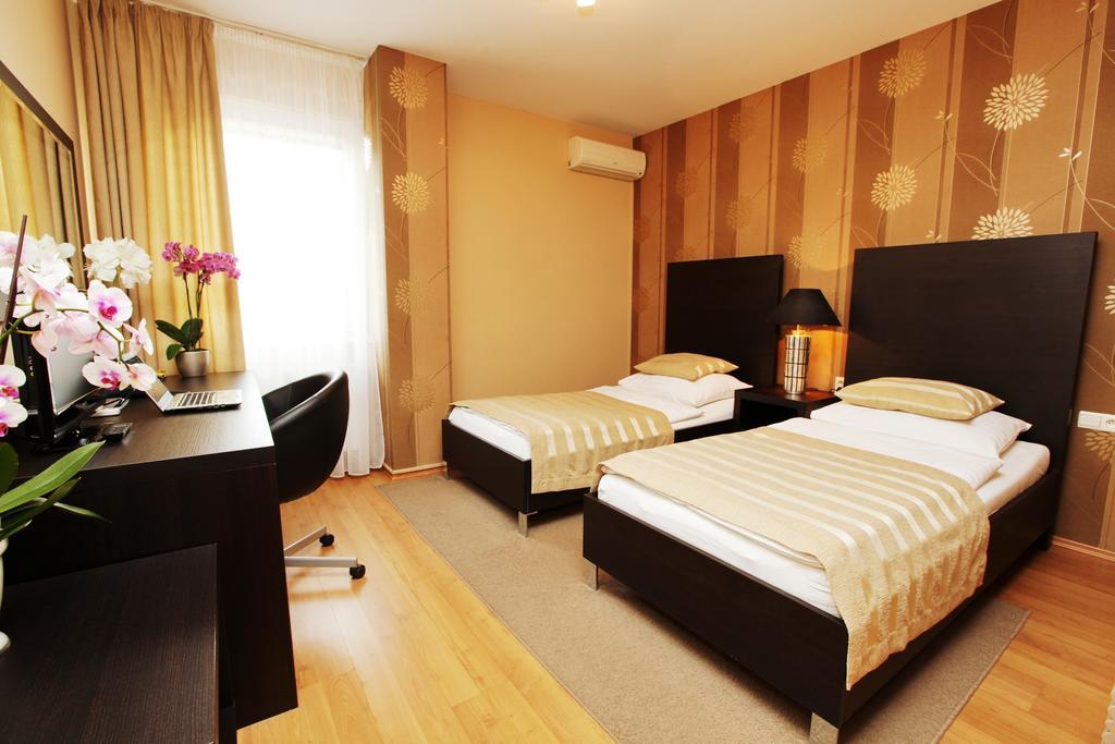 City Hotel Nitra With Free Parking Rum bild