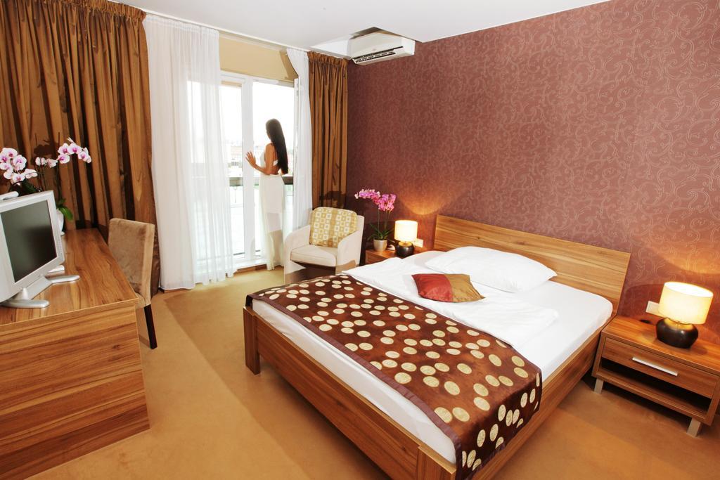 City Hotel Nitra With Free Parking Rum bild