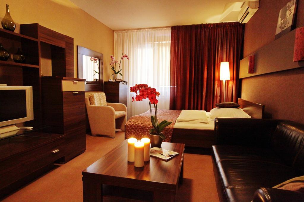 City Hotel Nitra With Free Parking Rum bild