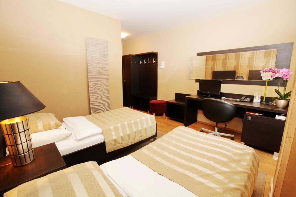 City Hotel Nitra With Free Parking Rum bild