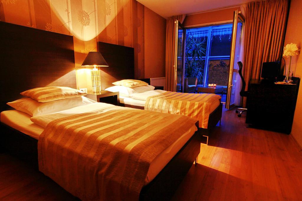 City Hotel Nitra With Free Parking Rum bild