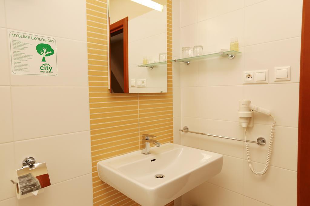 City Hotel Nitra With Free Parking Exteriör bild