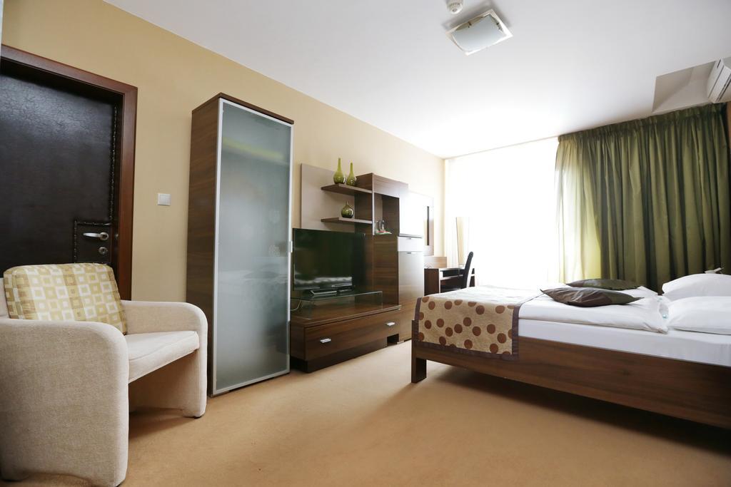 City Hotel Nitra With Free Parking Exteriör bild