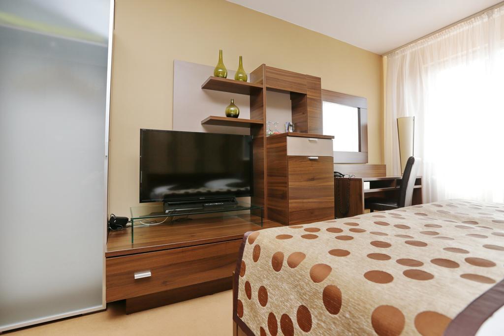 City Hotel Nitra With Free Parking Exteriör bild