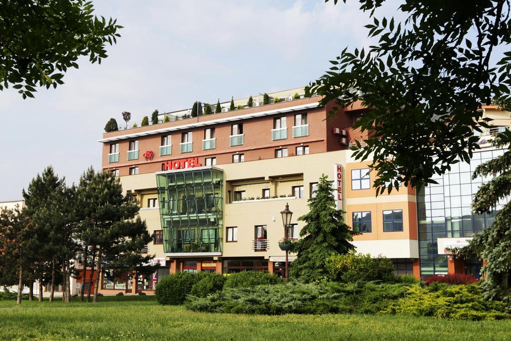 City Hotel Nitra With Free Parking Exteriör bild